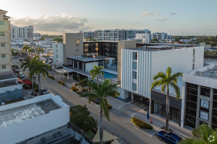 More Photos Of 1925 Harrison St, Hollywood Hotel For Lease