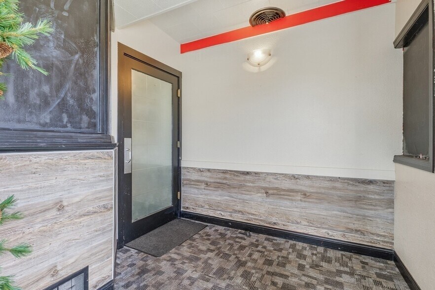 More Photos Of 1409 Arcade St, Saint Paul Restaurant For Sale