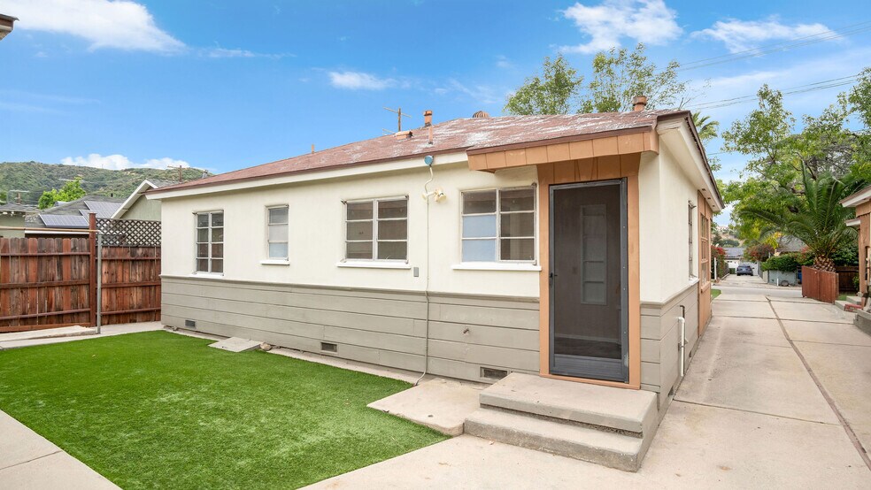 More Photos Of 10346 Oro Vista Ave, Sunland Multifamily For Sale