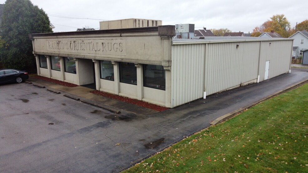 More Photos Of 1236 E Washington St, New Castle Showroom For Sale