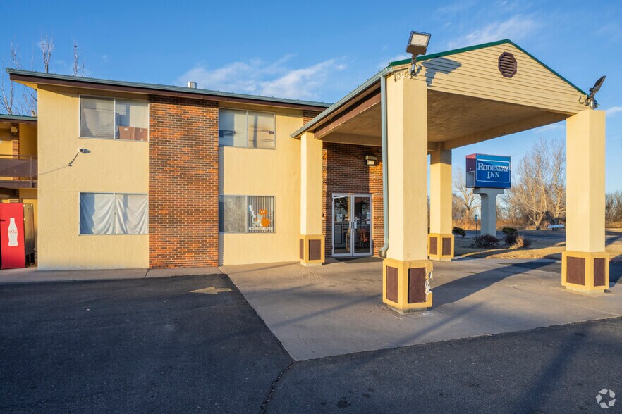 Primary Photo Of 1208 N Colorado Ave, Brush Hotel For Sale