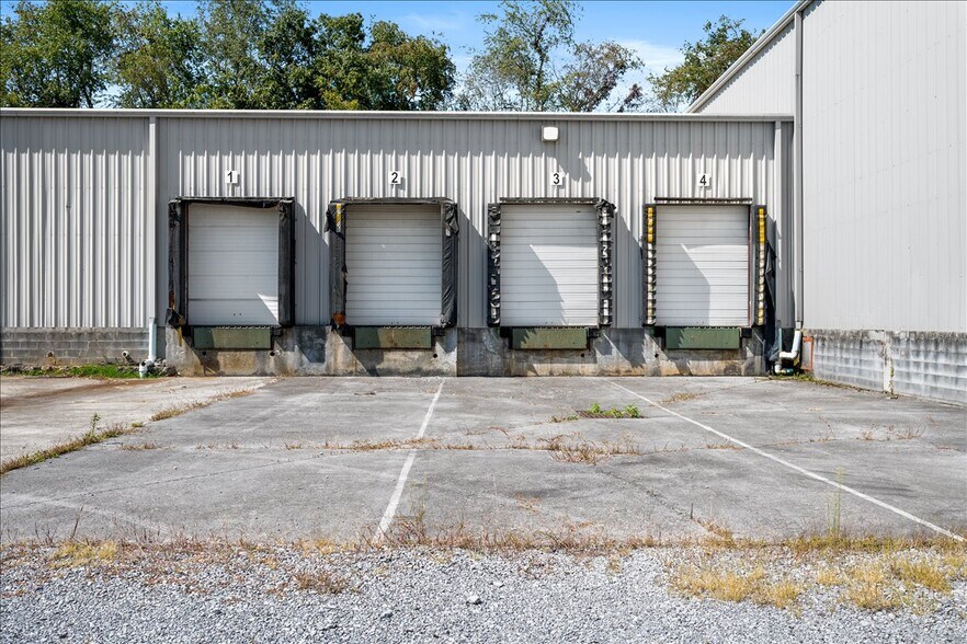 More Photos Of 26609 Newbanks Rd, Abingdon Refrigeration Cold Storage For Lease