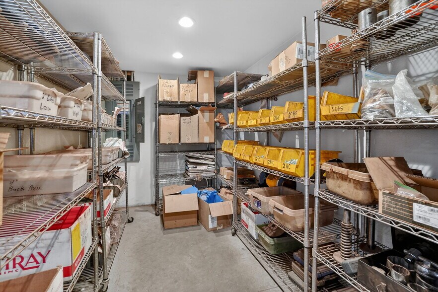 More Photos Of 1317 County Rd 114 rd, Midland Warehouse For Sale