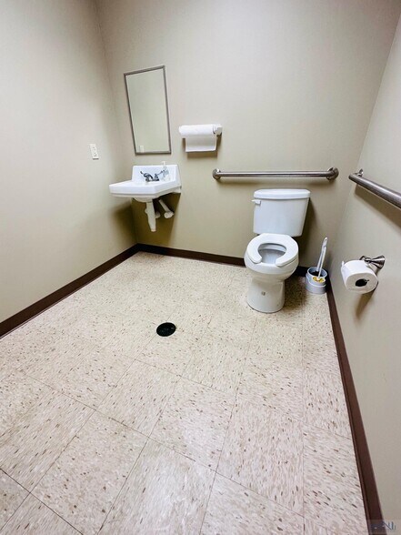 More Photos Of 188 Technology Ln, Gray Warehouse For Lease