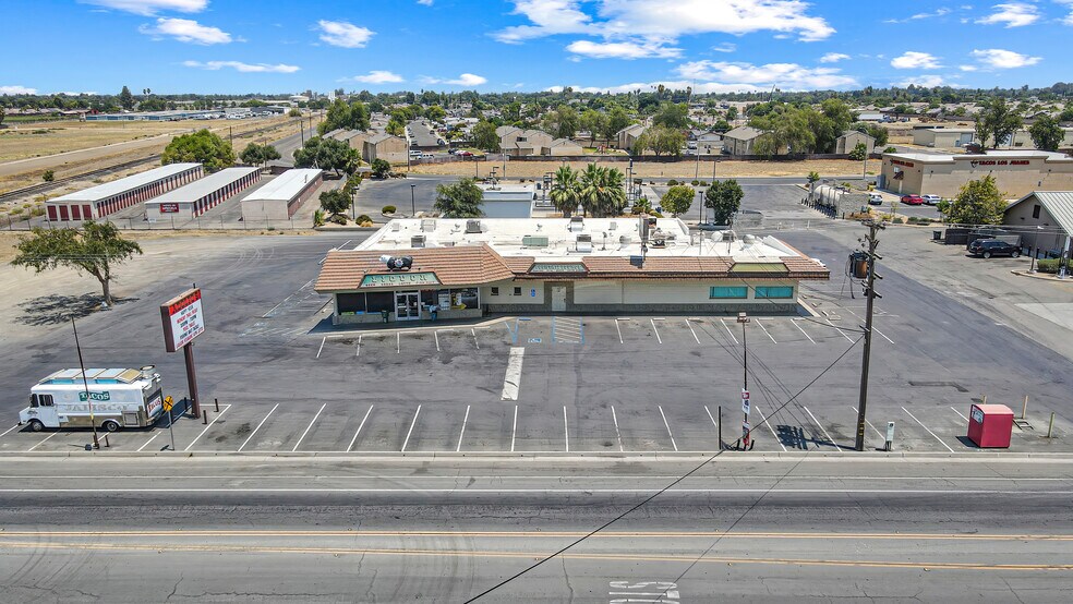 More Photos Of 44 N 19 1/2 Ave, Lemoore Restaurant For Sale