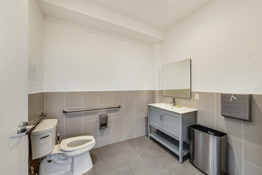 More Photos Of 960 Folsom St, San Francisco Storefront Retail Office For Lease