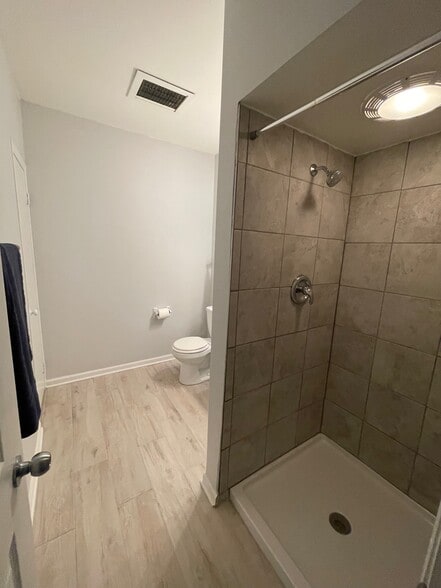 More Photos Of 215 N Waukegan Rd, Lake Bluff Convenience Store For Sale