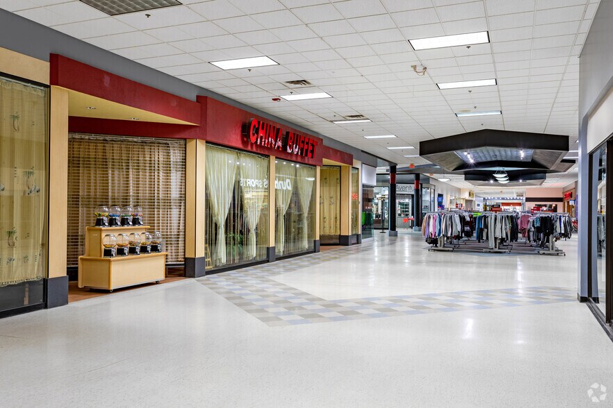 More Photos Of 308 S State St, Fairmont Unknown For Lease