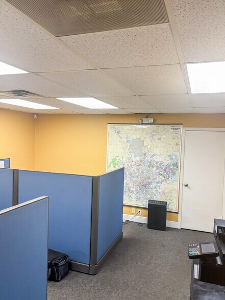 More Photos Of 338 Breesport St, San Antonio Service For Lease