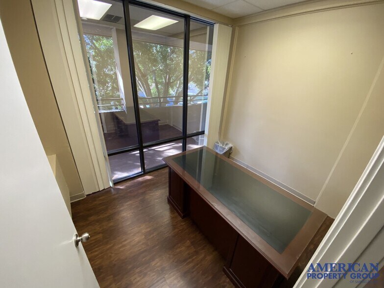 More Photos Of 3920 Bee Ridge Rd, Sarasota Medical For Sale