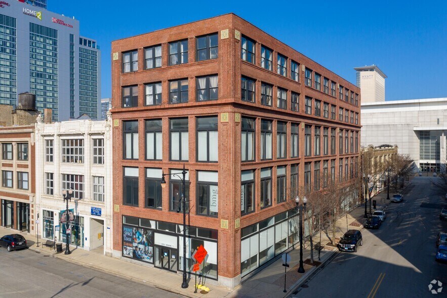 More Photos Of 2255 S Michigan Ave, Chicago Apartments For Lease