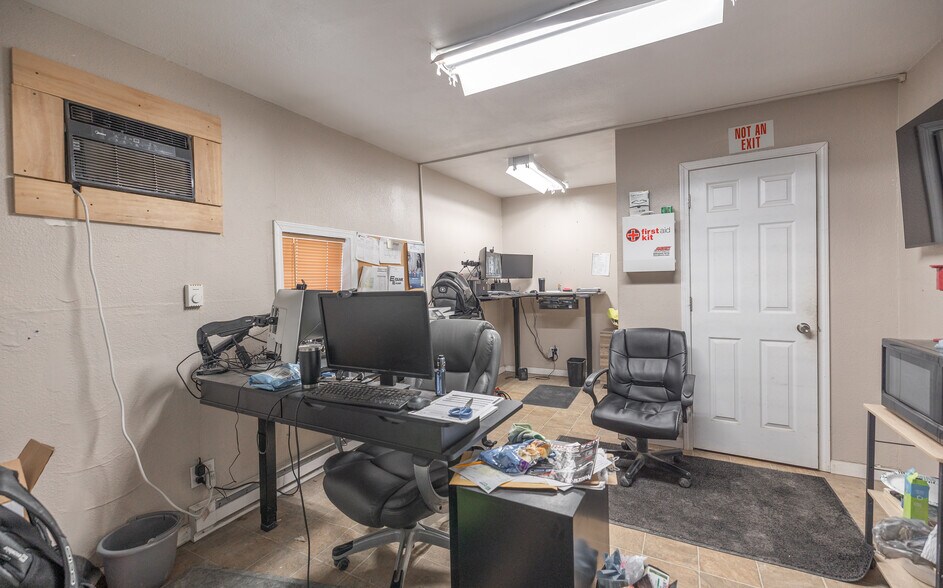 More Photos Of 300 Washington St, South Roxana Warehouse For Sale