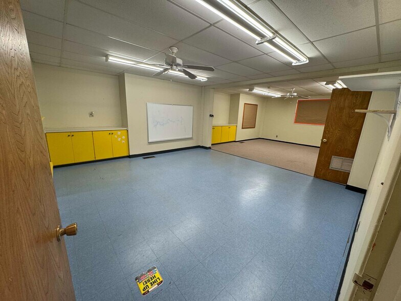 More Photos Of 1810 E Broadway Ave, Enid Flex For Sale