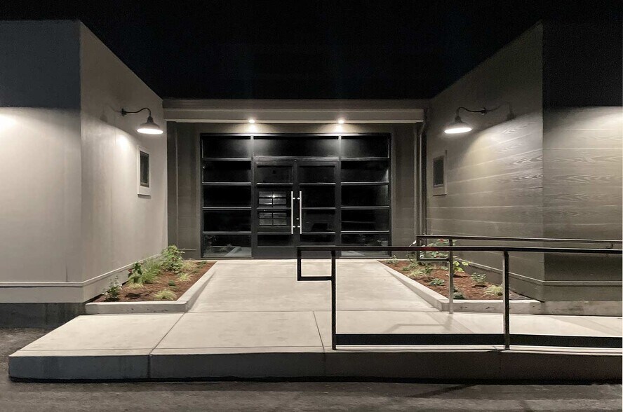 More Photos Of 55 W Grant St, Healdsburg Warehouse For Lease