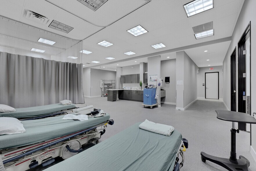 More Photos Of 375 N Stephanie St, Henderson Medical For Sale