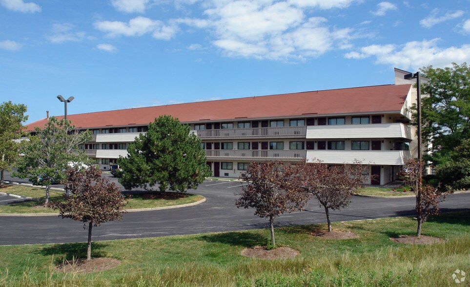 More Photos Of 6614 Thompson Rd, Syracuse Hotel For Sale