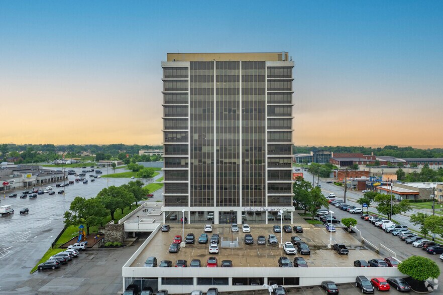 More Photos Of 7162 Reading Rd, Cincinnati Medical For Lease