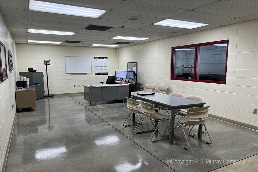 More Photos Of 2813 N Neergard Ave, Springfield Truck Terminal For Sale