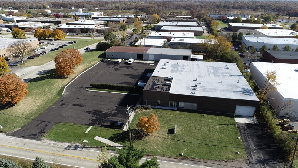 More Photos Of 28041 N Bradley Rd, Lake Forest Warehouse For Lease