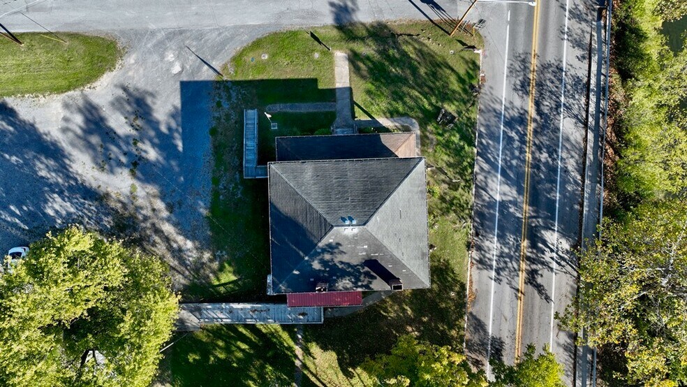 More Photos Of 101 Davis st, Alderson Freestanding For Sale
