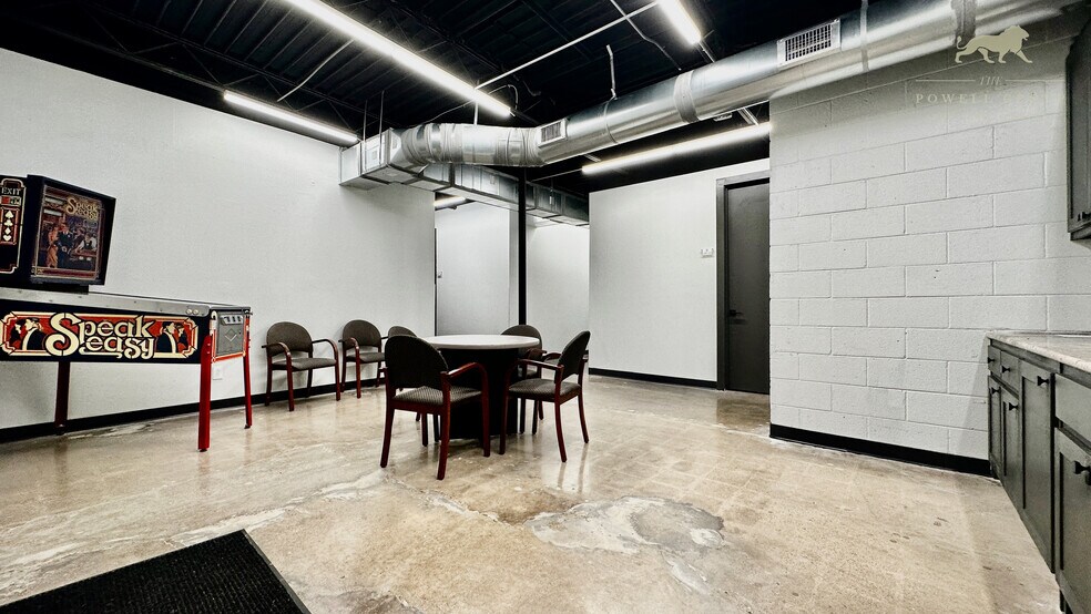 More Photos Of 3610 34th St, Lubbock Office For Sale