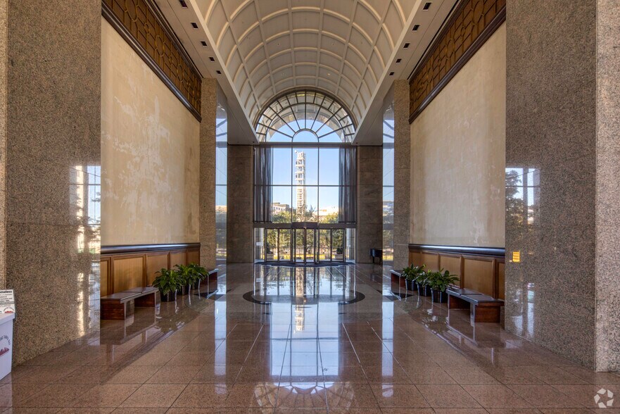 More Photos Of 100 N Tampa St, Tampa Office For Lease