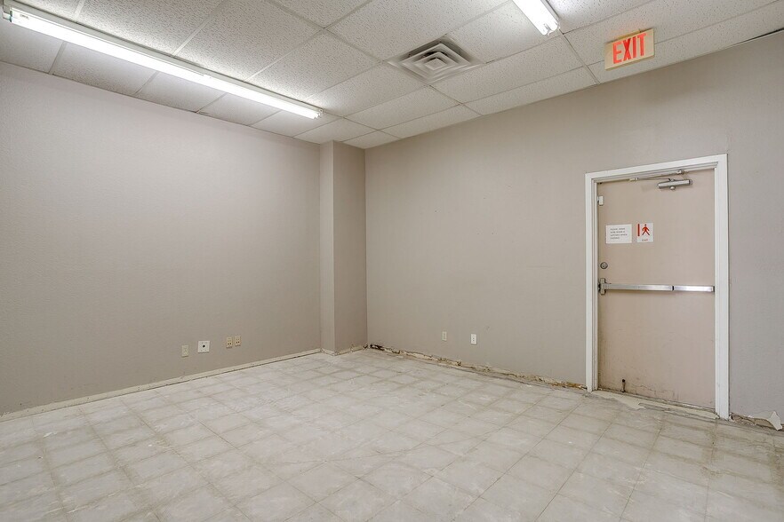 More Photos Of 401 S Jim Wright Fwy, Fort Worth Unknown For Lease