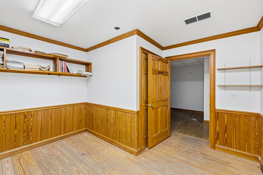 More Photos Of 966 Greensboro Rd, Eatonton Flex For Lease