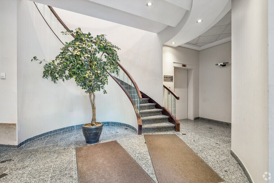 More Photos Of 4600-4612 Chemin Du Bois-Franc, Saint-Laurent Warehouse For Lease