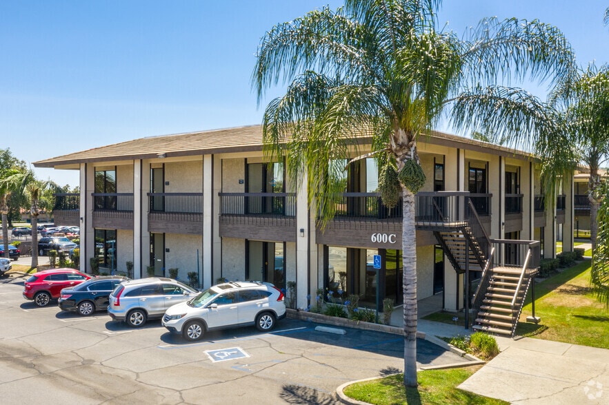 More Photos Of 600 N Mountain Ave, Upland Unknown For Lease