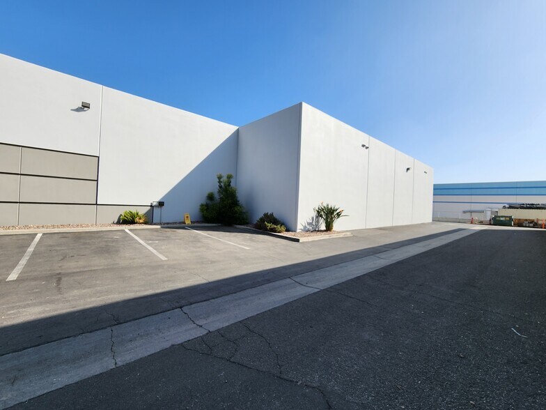 More Photos Of 4833 Lanier Rd, Chino Warehouse For Lease