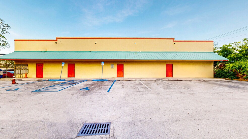 More Photos Of 27330 S Dixie Hwy, Homestead Storefront Retail Office For Sale