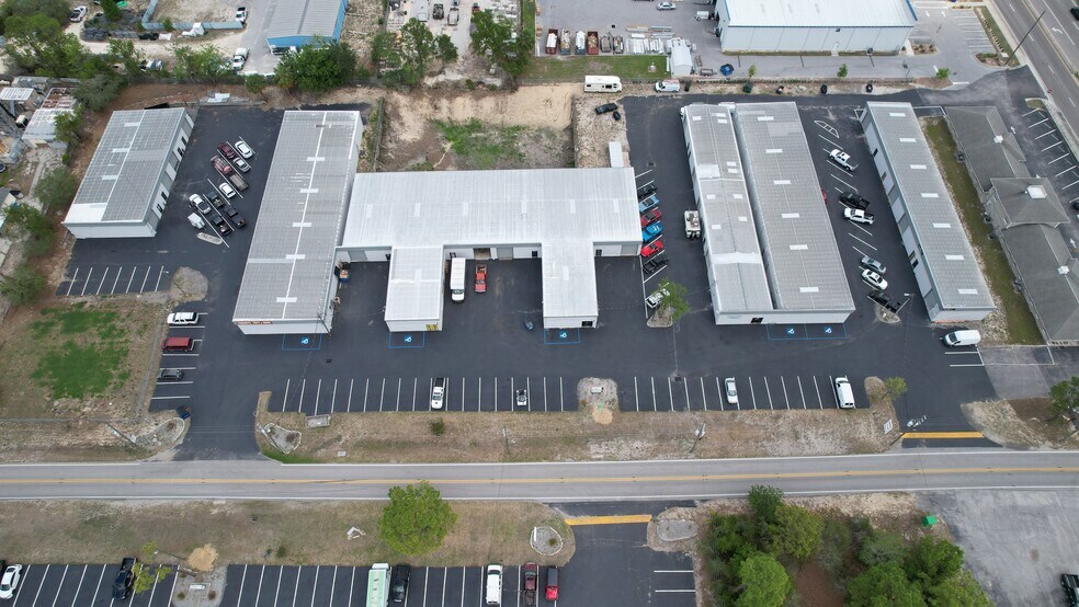 More Photos Of 13400-13499 Chambord St, Brooksville Manufacturing For Lease