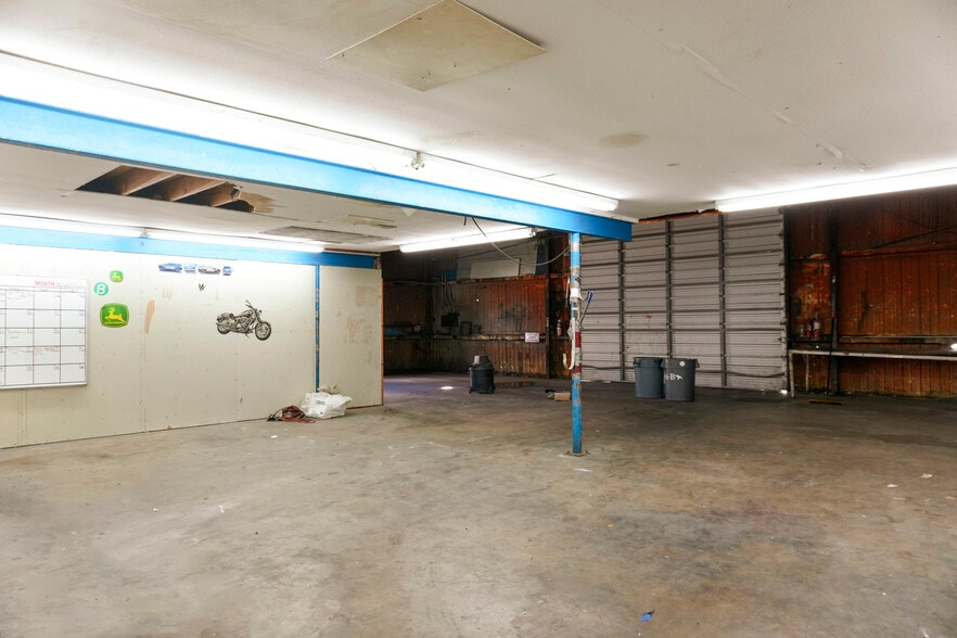 More Photos Of 838 S Padre Island Dr, Corpus Christi Showroom For Sale