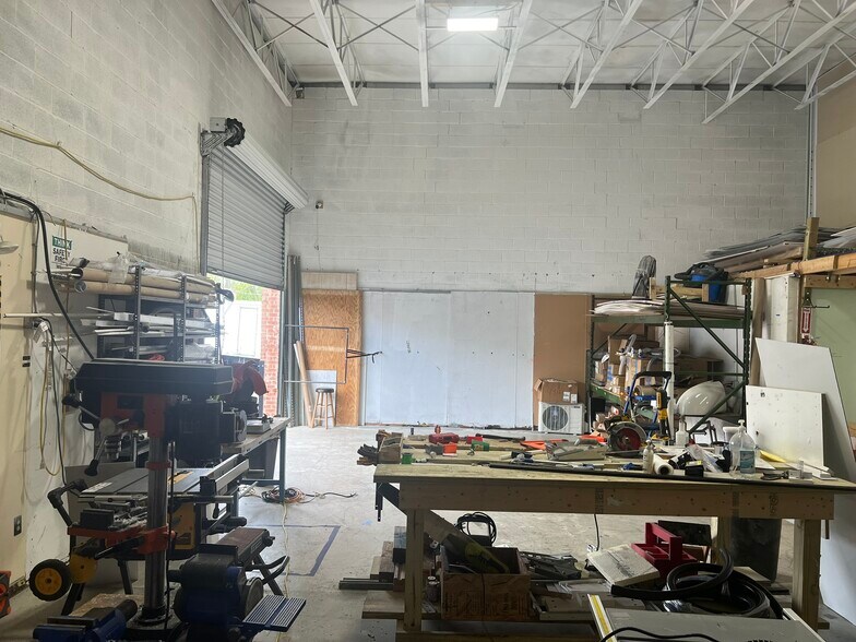 More Photos Of 3415-3501 Windom Rd, Brentwood Warehouse For Lease