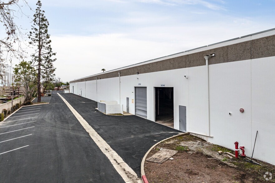 More Photos Of 611 S Palmetto Ave, Ontario Warehouse For Lease