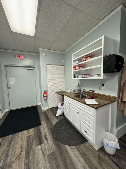 More Photos Of 15065 Kinsman Rd, Middlefield Storefront Retail Office For Lease
