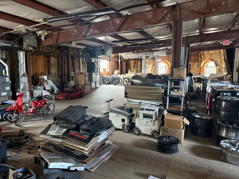 More Photos Of 49550-49560 Van Dyke Rd, Shelby Township Freestanding For Lease