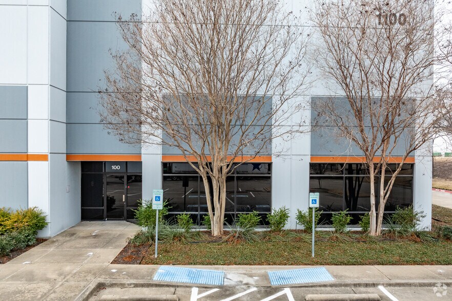 More Photos Of 1100 Chase Rd, Mesquite Distribution For Lease