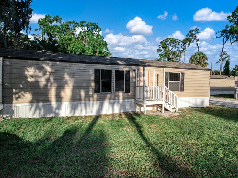 More Photos Of 44 Crawford Dr, Lake Placid Manufactured Housing Mobile Home Park For Sale