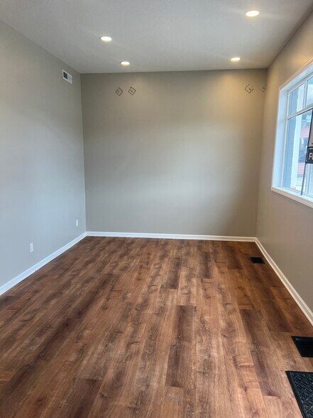 More Photos Of 212 S Broadway, Peru Specialty For Sale