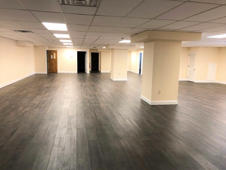 More Photos Of 582 Great Rd, North Smithfield Warehouse For Lease