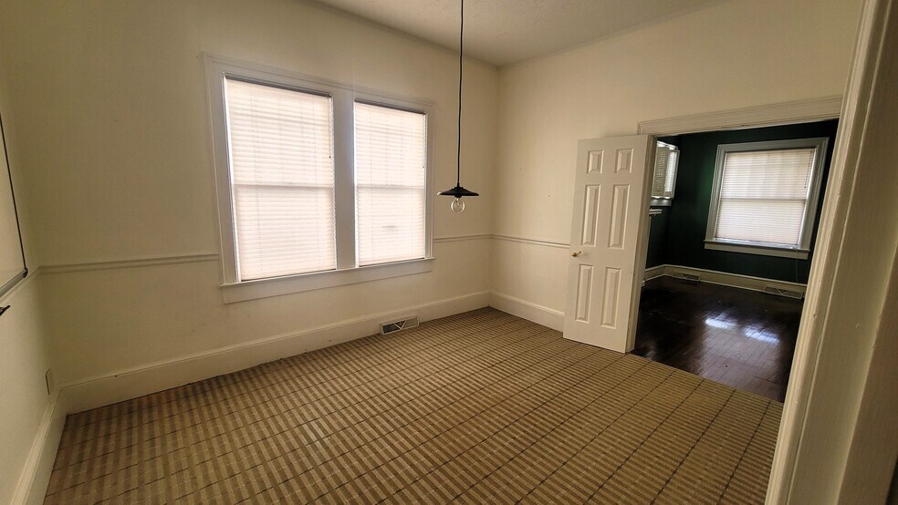 More Photos Of 315 W Stone Ave, Greenville Office For Sale