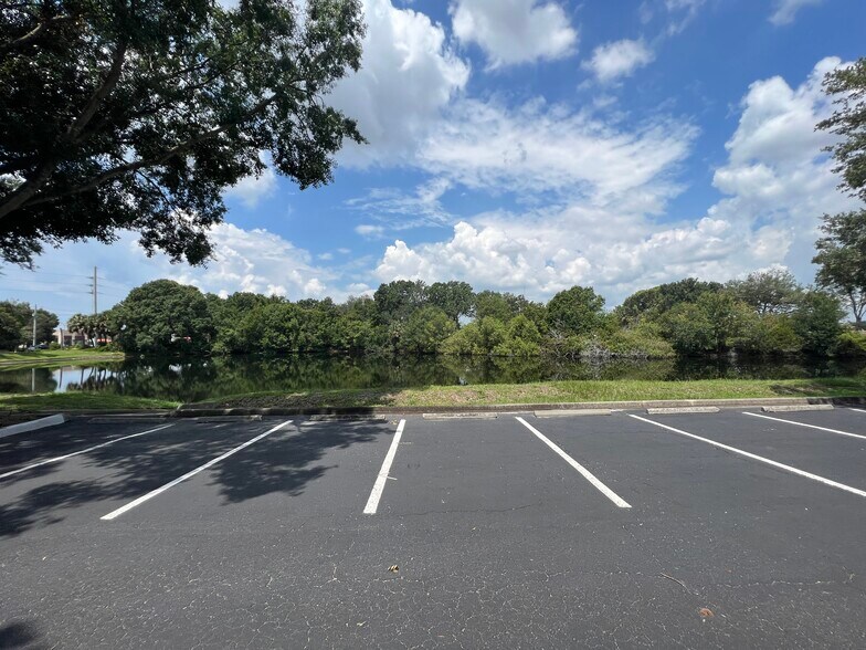 More Photos Of 9208 Palm River Rd, Tampa Warehouse For Lease