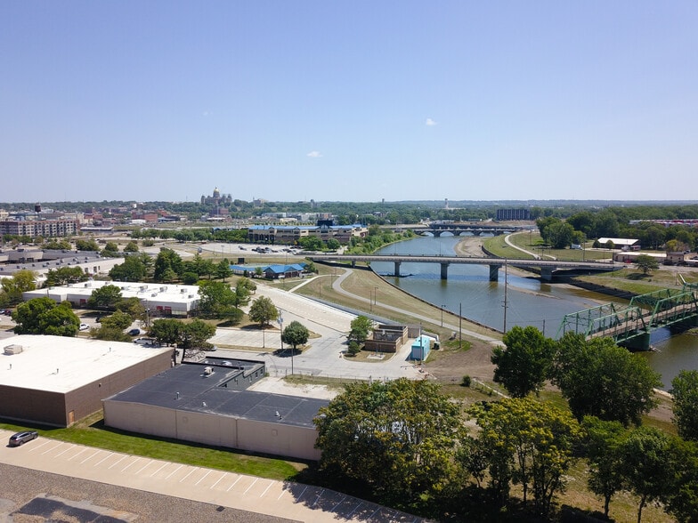 More Photos Of 520 SW 5th St, Des Moines Manufacturing For Sale