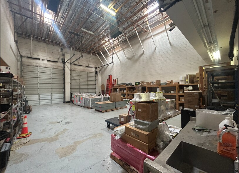 More Photos Of 4615 S 33rd Pl, Phoenix Distribution For Sale