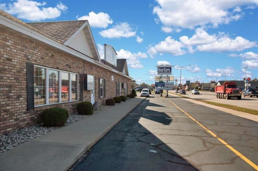 More Photos Of 2811 8th St, Wisconsin Rapids Office For Lease