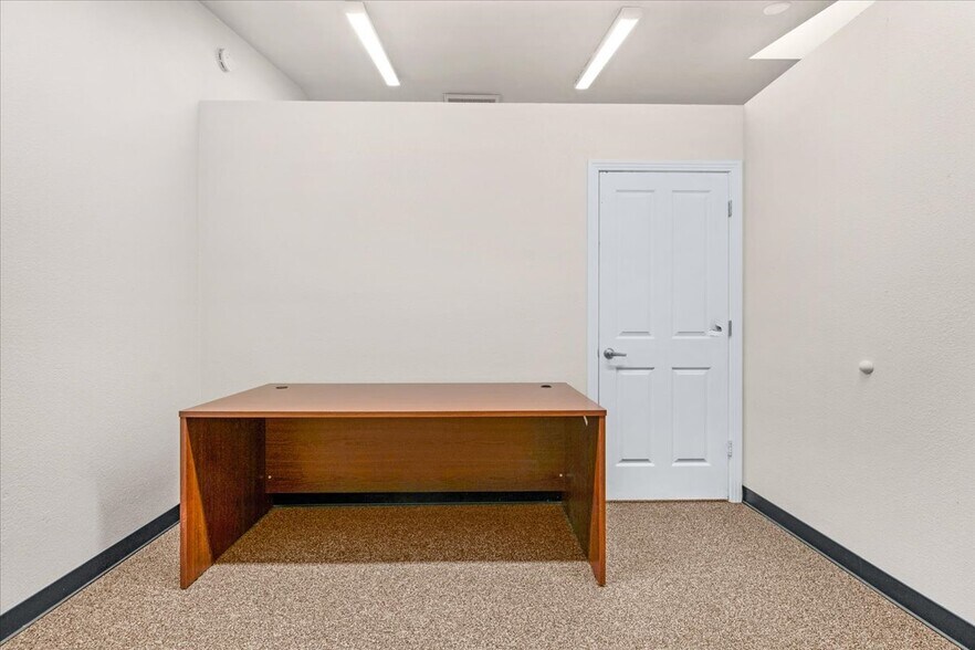 More Photos Of 324-330 Bullard Ave, Clovis Office For Lease