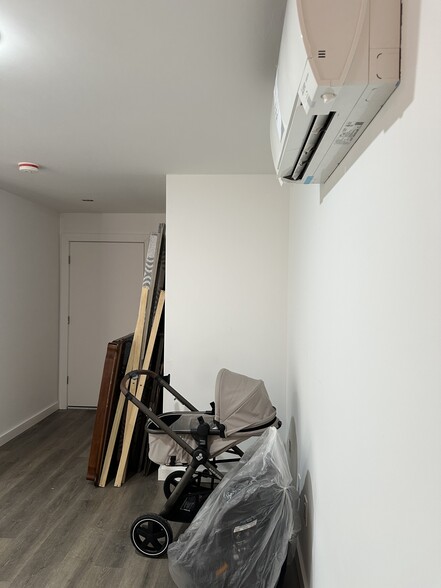 More Photos Of 3831 Carpenter Ave, Bronx Flex For Lease