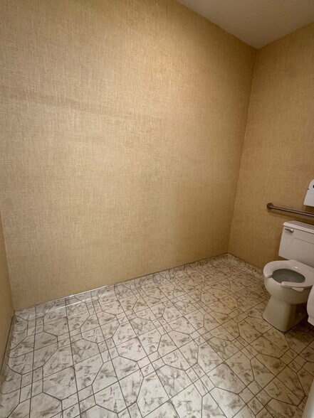 More Photos Of 1200 Industrial Rd, San Carlos Flex For Lease